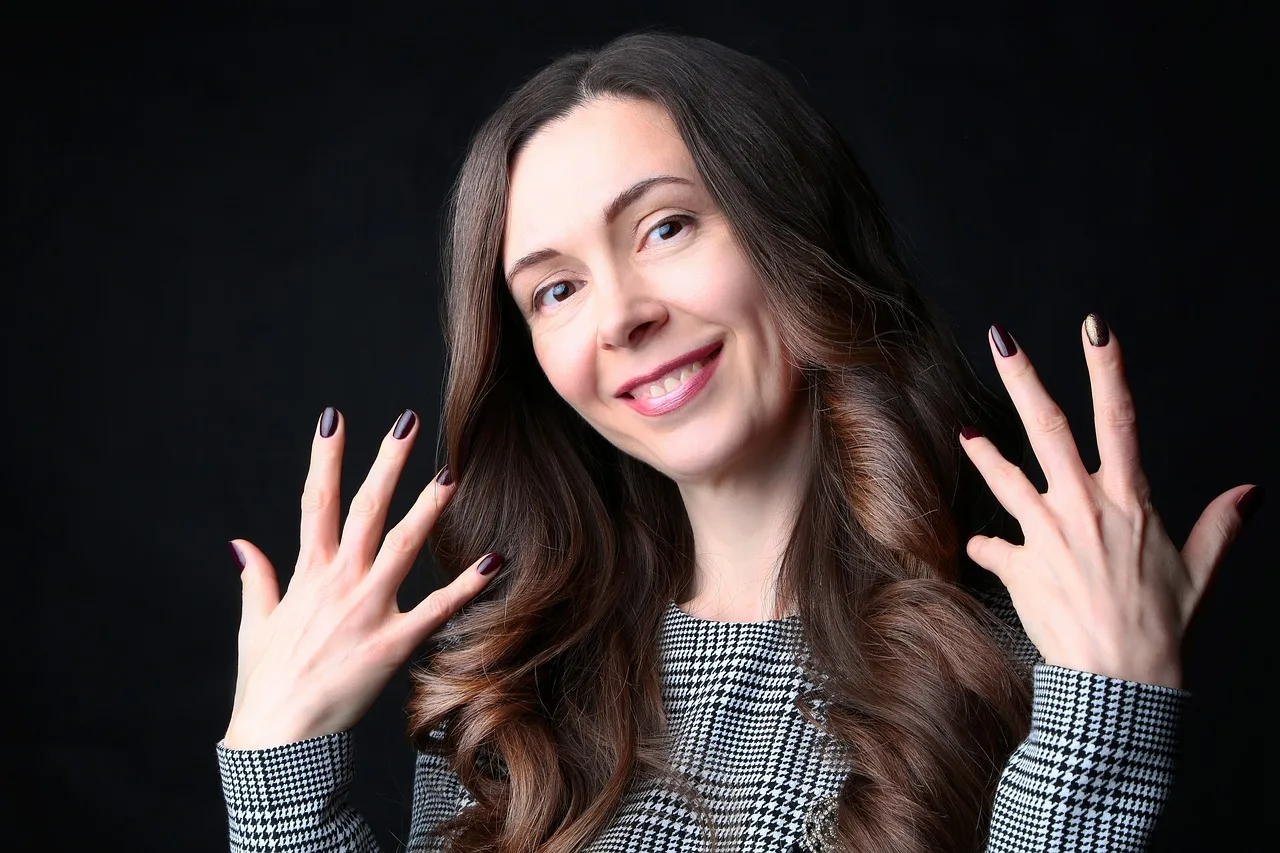 Triki na makijaż ust w stylu red carpet