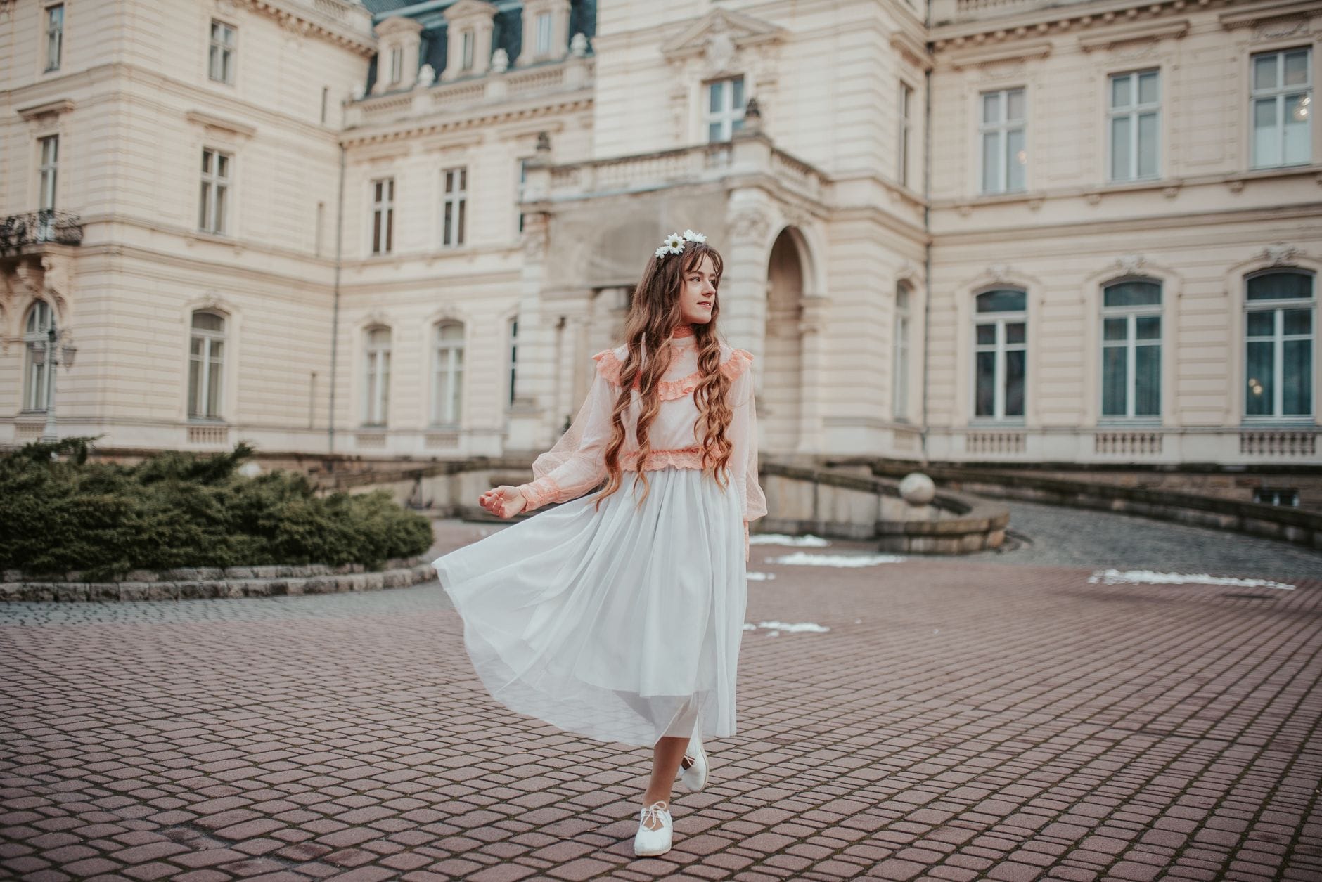 Stylizacje na komunię i chrzest: elegancko, skromnie i modnie w jednym